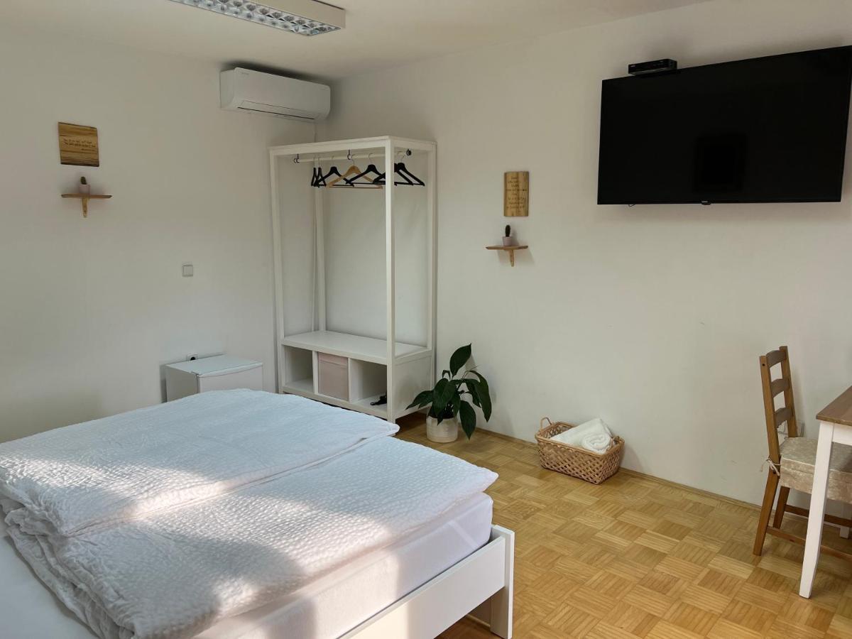 Sobe Prostija Appartement Ptuj Buitenkant foto
